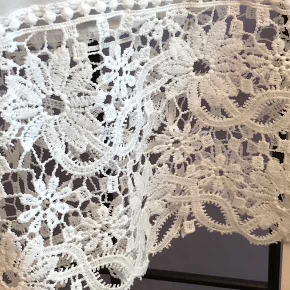 Lace arms and shoulders white blouse. Size Large. - Picture 4 of 4